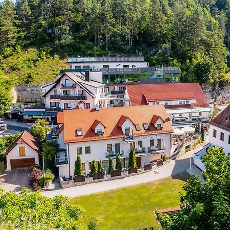 Landhotel Sternwirt - Das Wellnesshotel Zwischen Nuernberg Und Amberg Hogen Extérieur photo