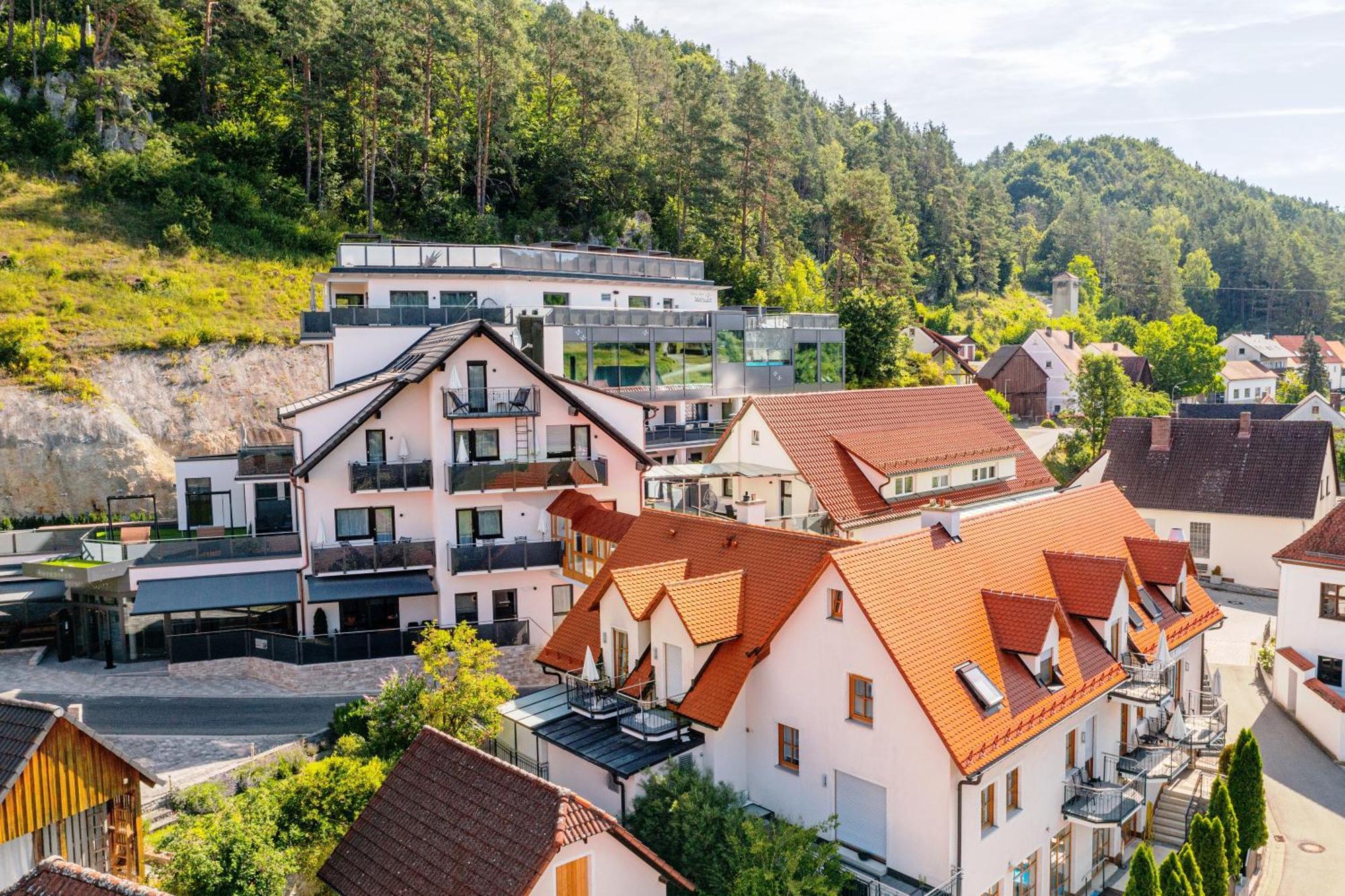 Landhotel Sternwirt - Das Wellnesshotel Zwischen Nuernberg Und Amberg Hogen Extérieur photo